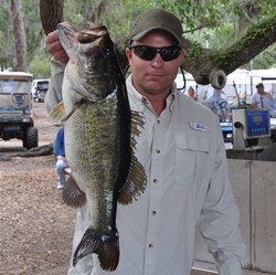 Bryan Mason with big bass 7.97 lbs