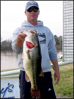 Shane Stokes with the Big Bass of the day - 7.80 lbs!