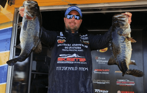 Opens Pro Trevor Fitzgerald Boat-Flips a 5-pounder . . . with a spinning rod  – Anglers Channel