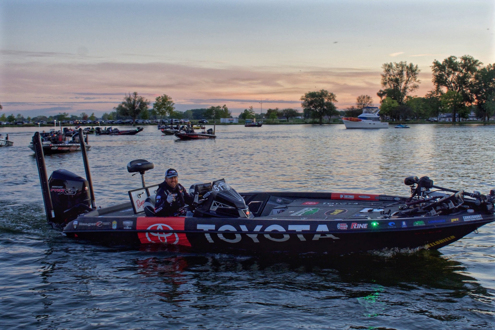 Bass Pro Tour angler shines at game time in quest for $100,000