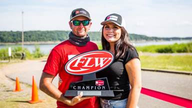 Bass Pro Tour angler shines at game time in quest for $100,000