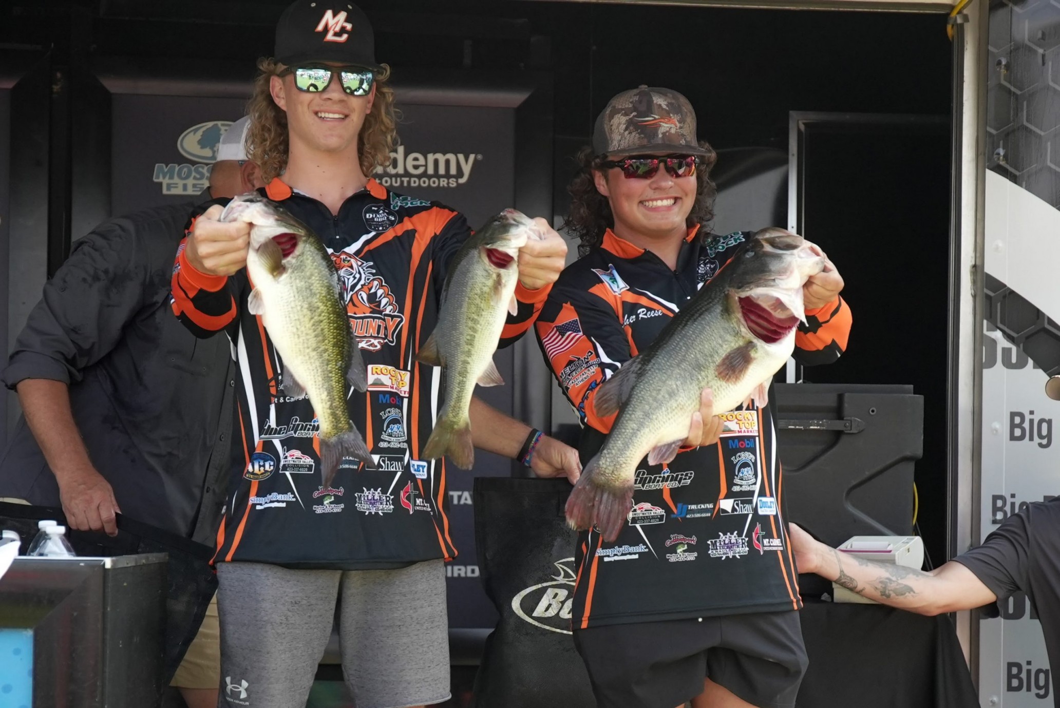 Tennessee Natives Claim Day 1 Lead At Bassmaster High School