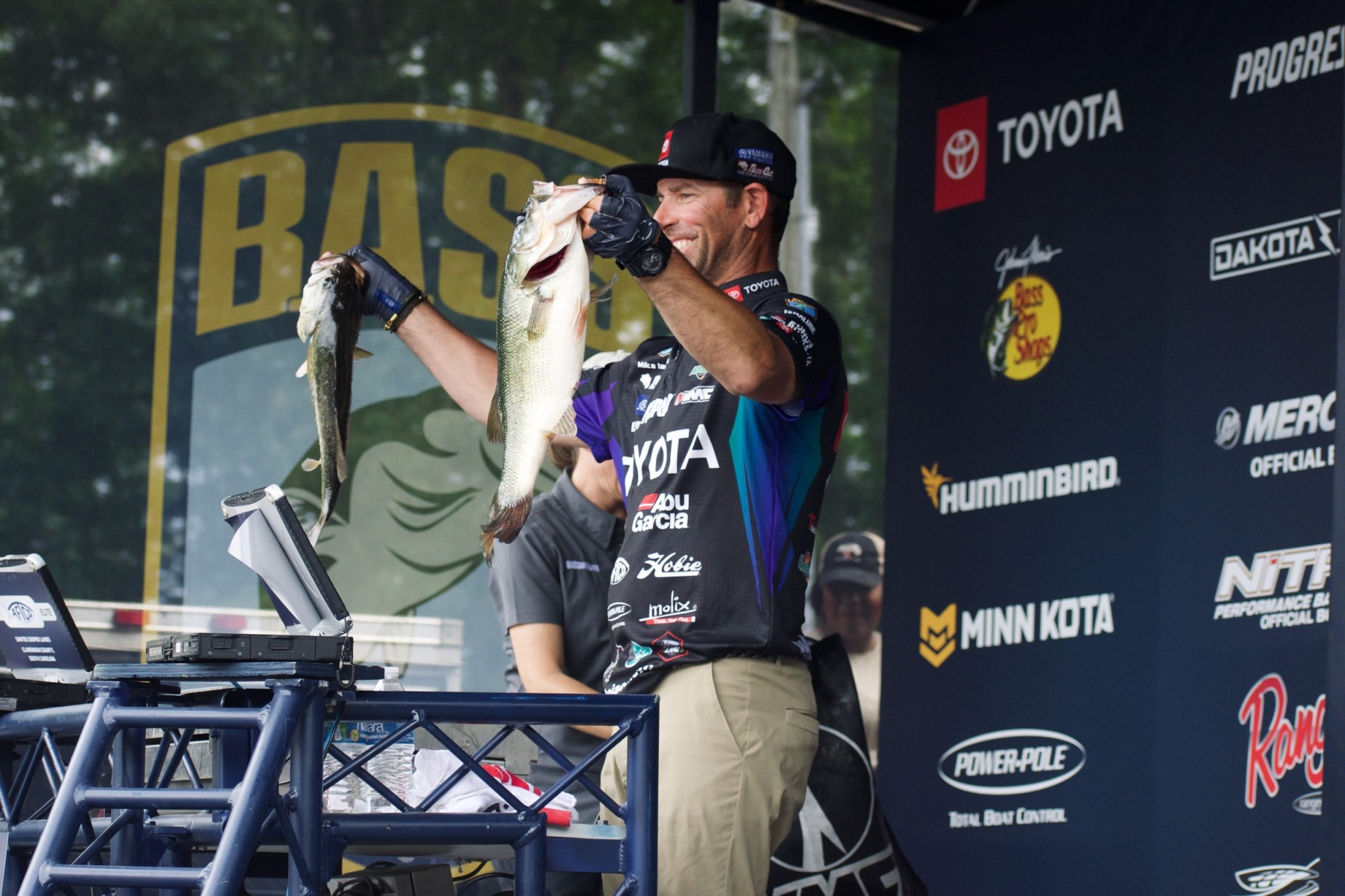 Mike Iaconelli - Spinnerbait VS. Chatterbait! What's your choice for  pre-spawn fishing? Molix - Think.Feel.Fish Tackle Warehouse