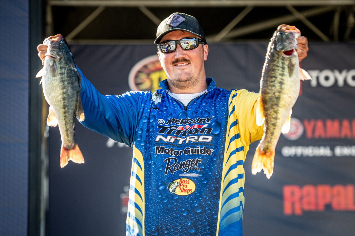 Pro Fisherman Mike Iaconelli, Kevin Grover, LOADING UP THE BOAT at MLF  tournament! 